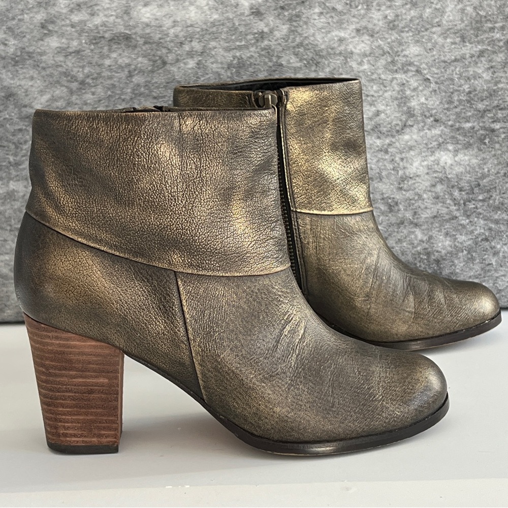 COLE HAAN Nike Air 6.5B Leather Zip Ankle Booties Cassidy Bronze Gold Metallic